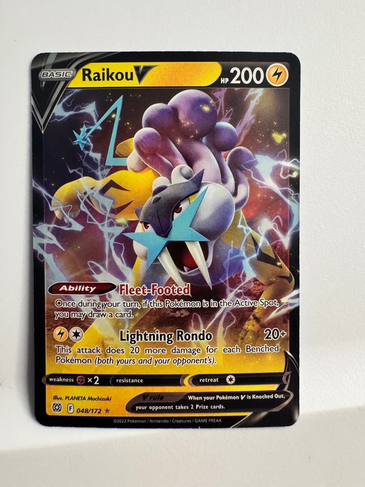 2022 Brilliant Stars Raikou V 048/172 Holo Rare V