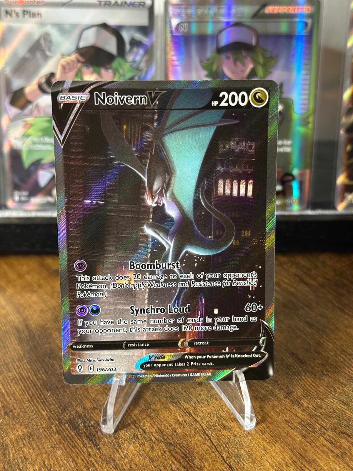 Noivern V 196/203 Evolving Skies Ultra Rare